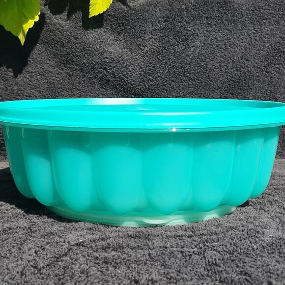 Teal TUPPERWARE 3 Pce Jelly Mold Ice Ring Bowl with Lid Jel-N-Serve - Picture 11 of 16